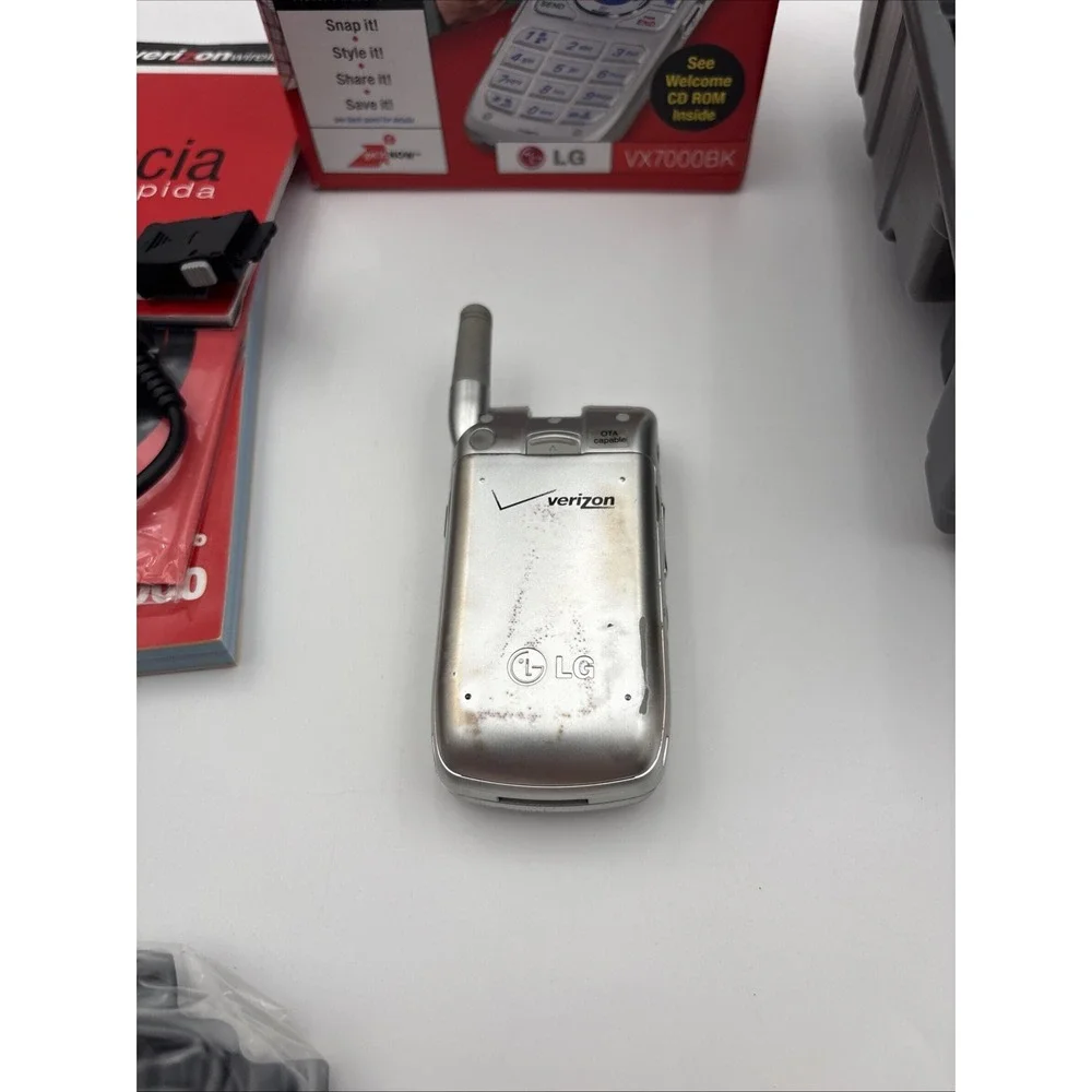 LG VX7000 Verizon Silver Flip Phone 1.3MP Camera Vintage Tested VX7000BK